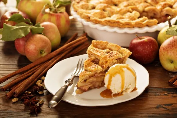 Classic apple pie with cinnamon crumble topping for the best dishes for your thanksgiving dinner celebration this year in city