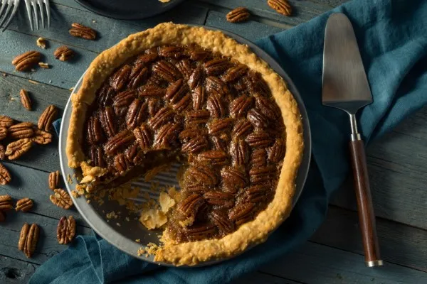 Delicious pecan pie with bourbon glaze for the best dishes for your thanksgiving dinner celebration this year in city Aspen!.